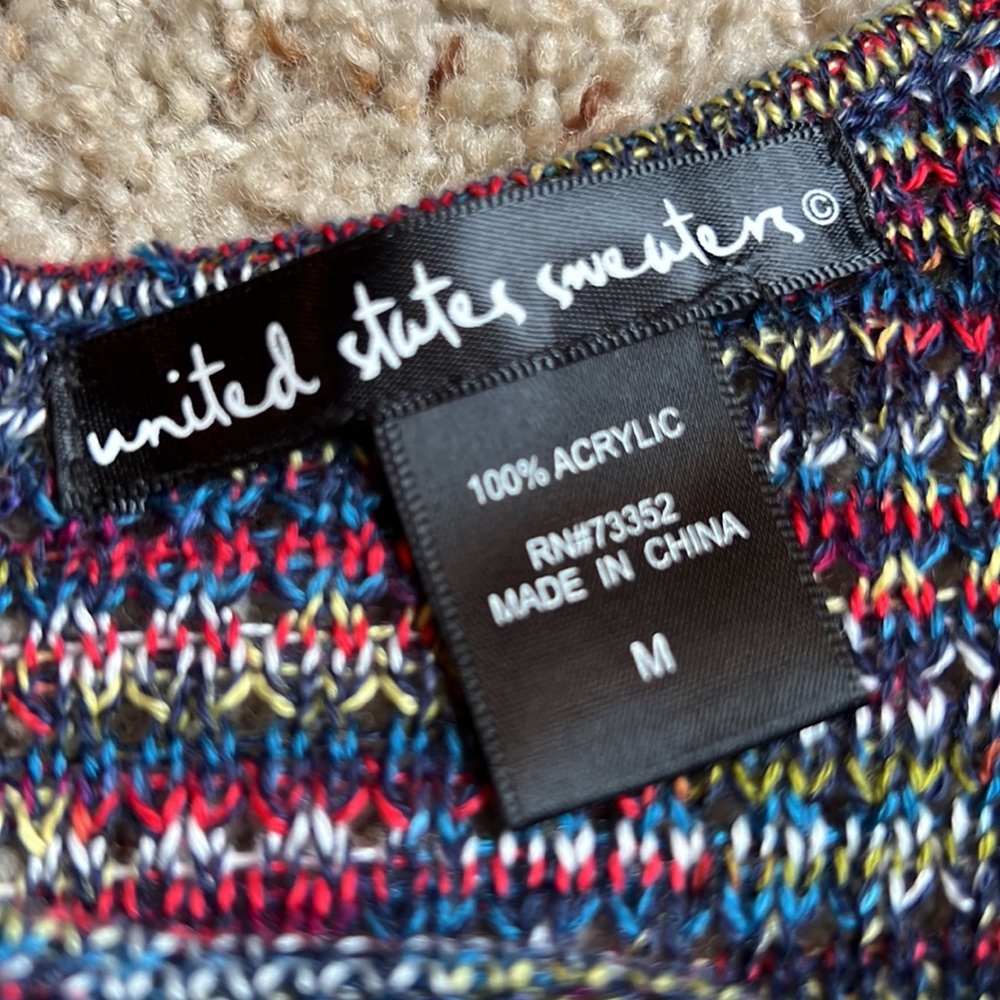 NWT 🏷️ Colorful Top 🖤 - Picture 2 of 6